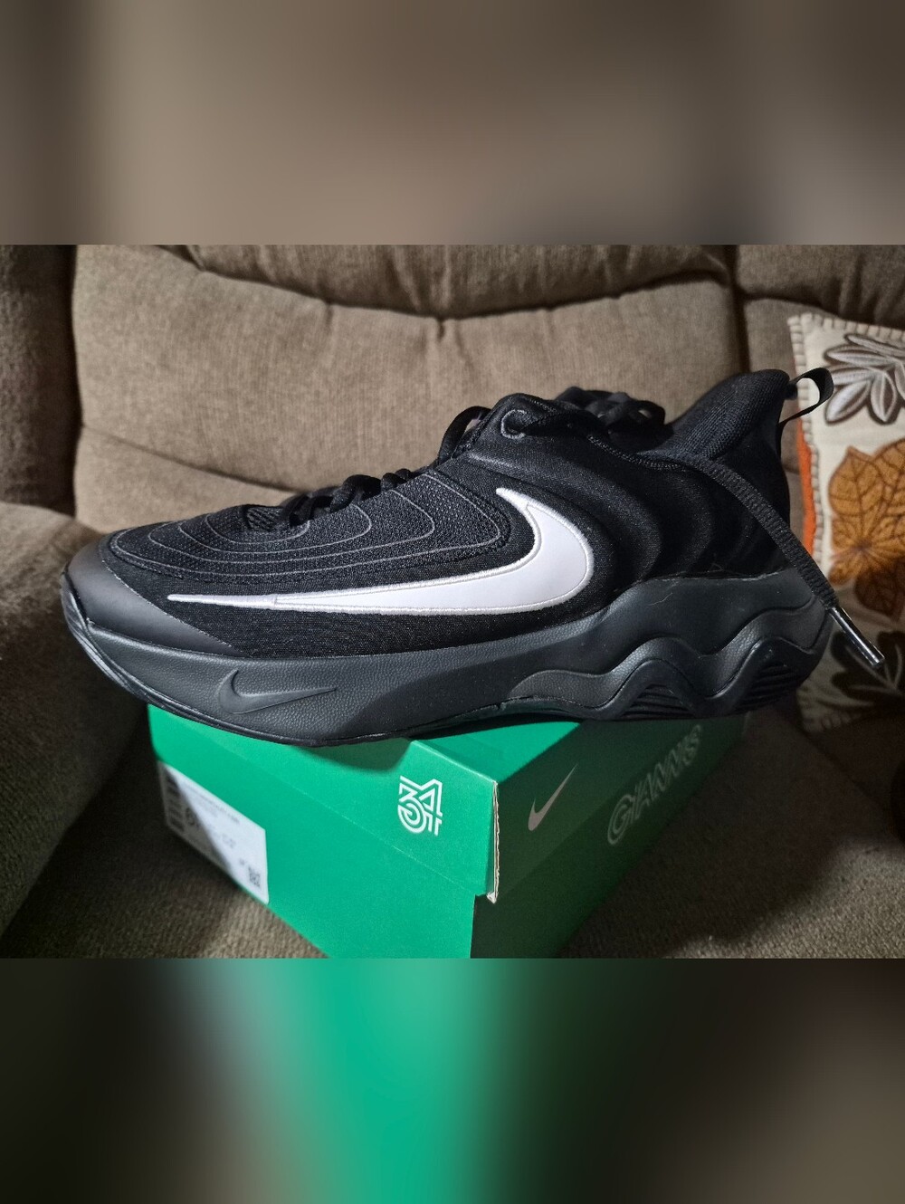 Nike Black and White Big Kids Running Sneaker Size 6.5, Brand New In Box .
